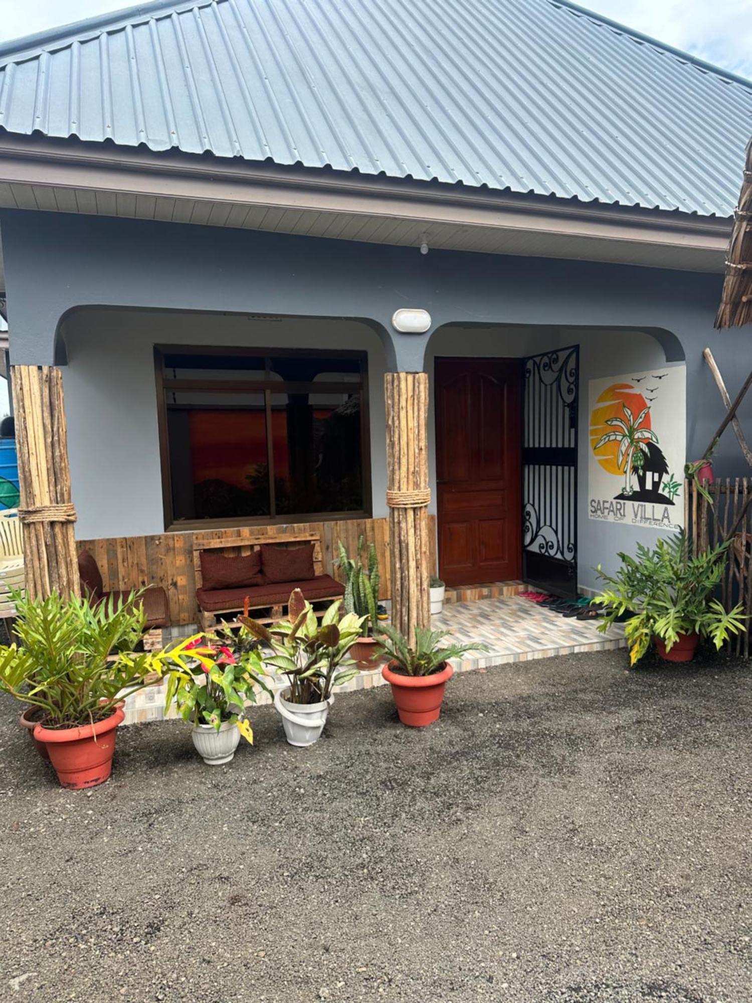 Homestay Safari