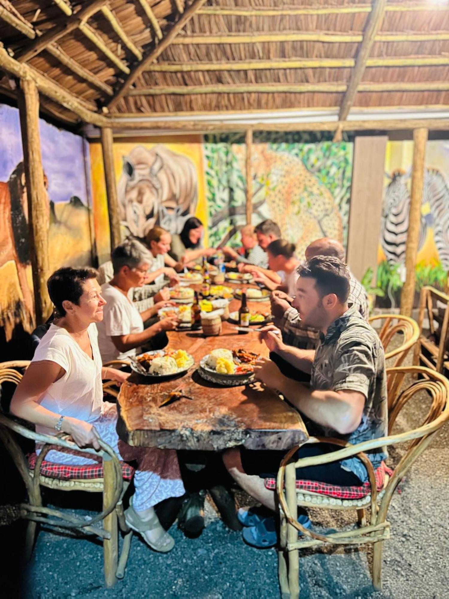 Safari Homestay *