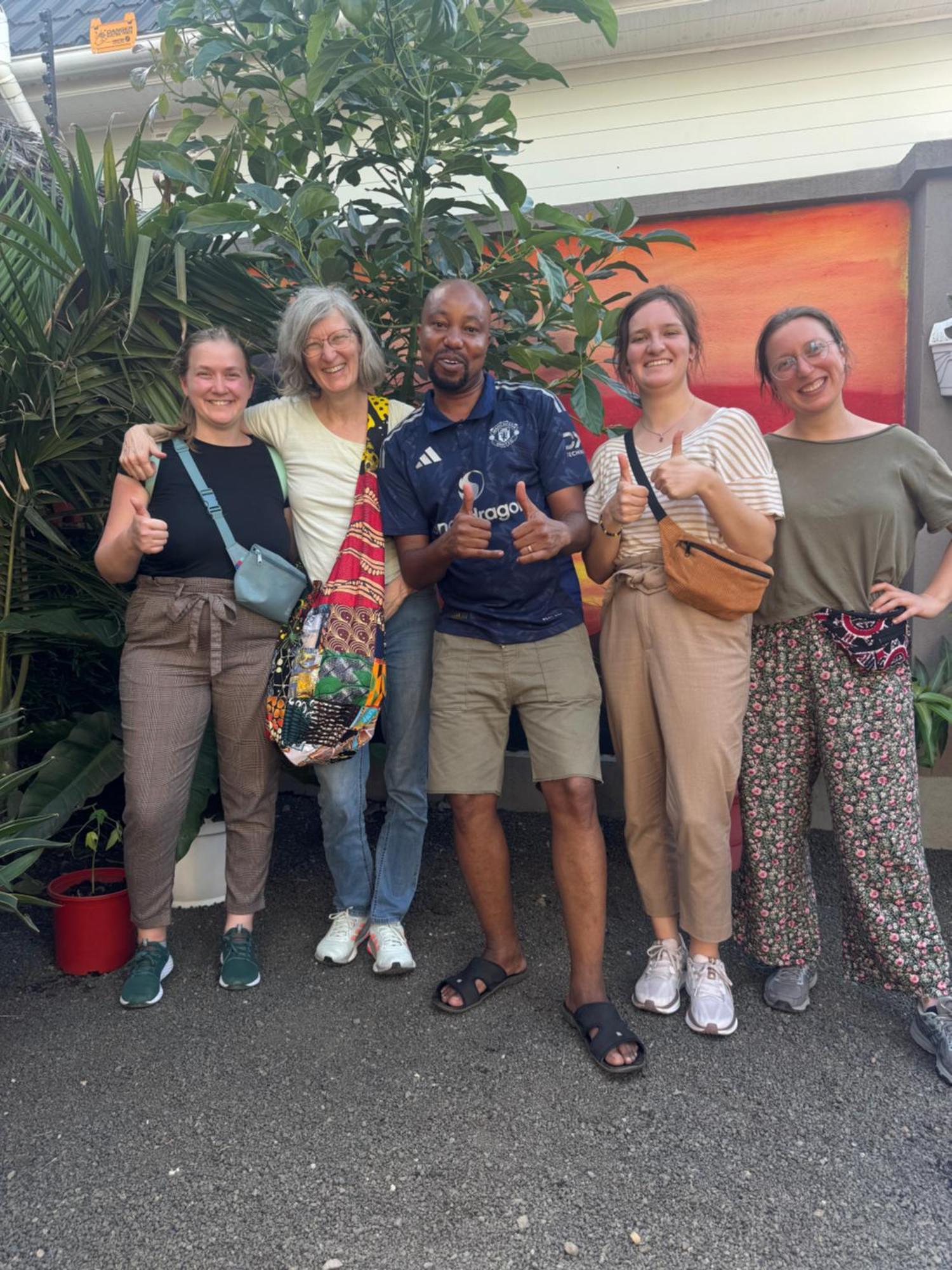Homestay Safari *